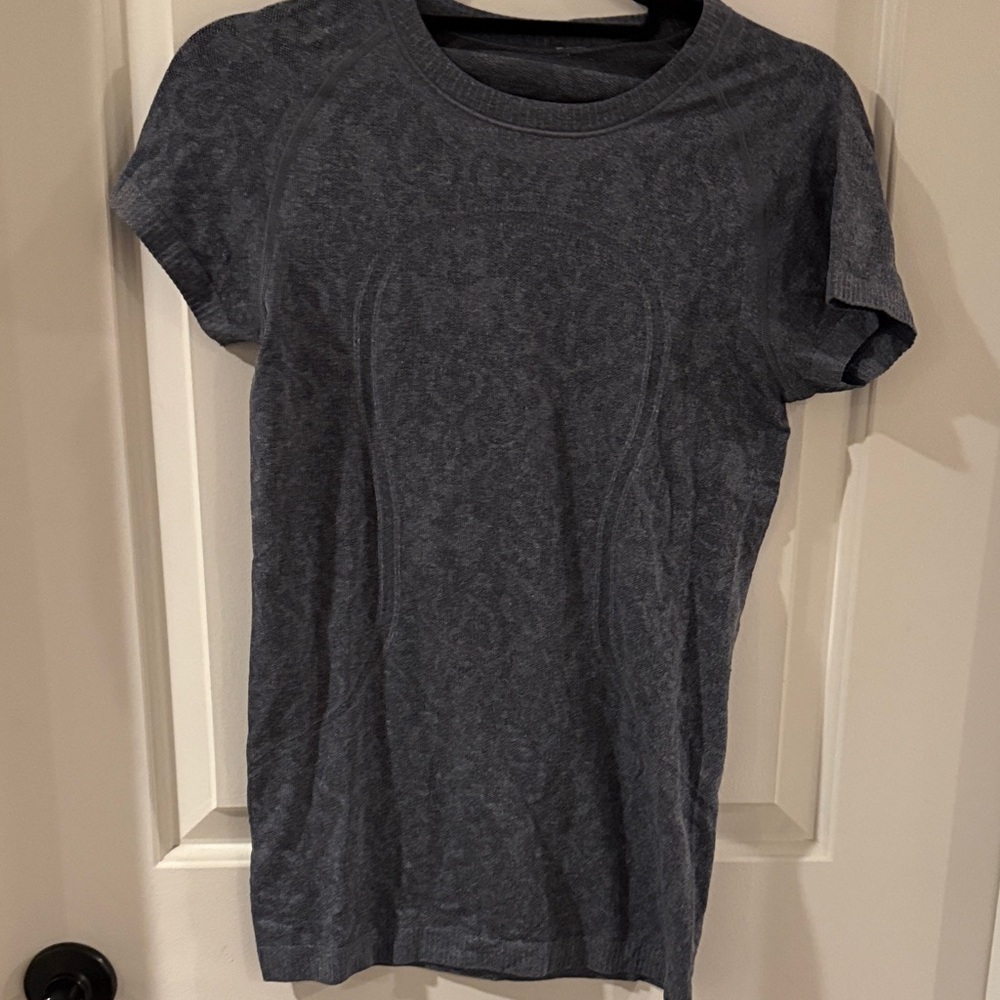 Lululemon Athletica gray Short Sleeve Tee